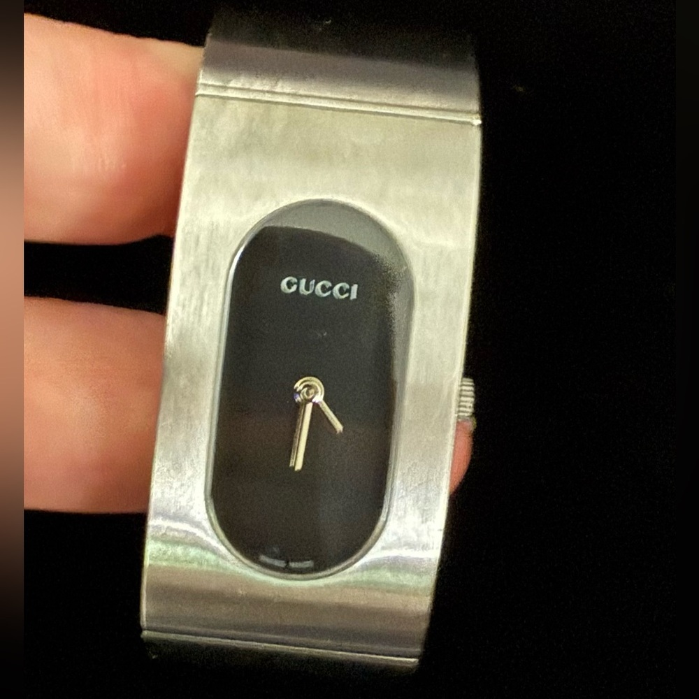Gucci Silver Tone Bracelet Watch with Black Dial - Picture 2 of 10